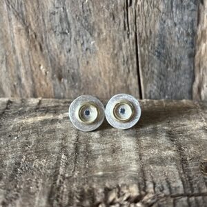 Šiaušto sidabro auskarai su safyru